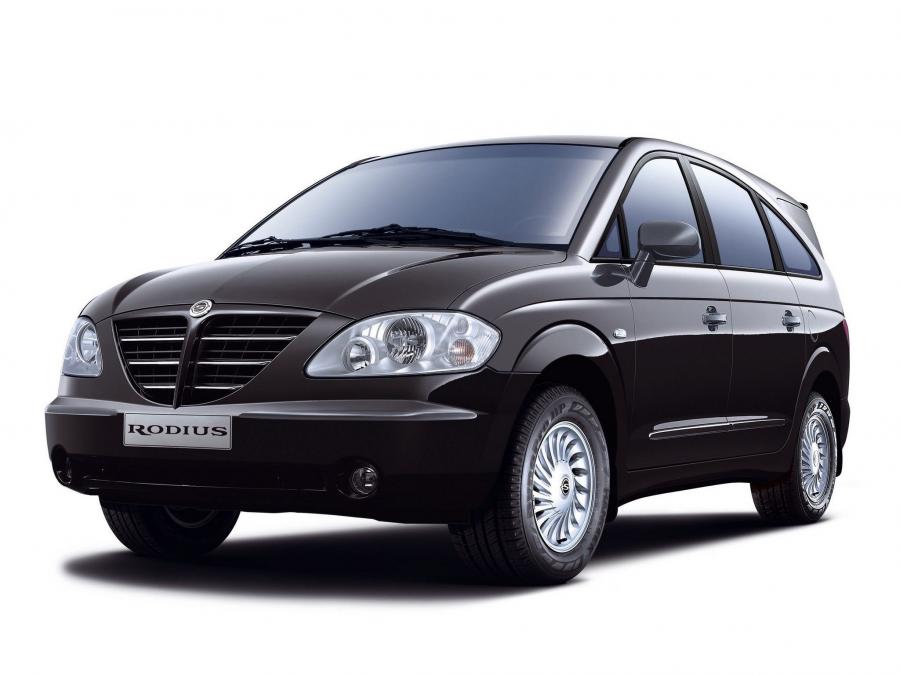  SsangYong Rodius 2004 года  (фото 1 из 16)